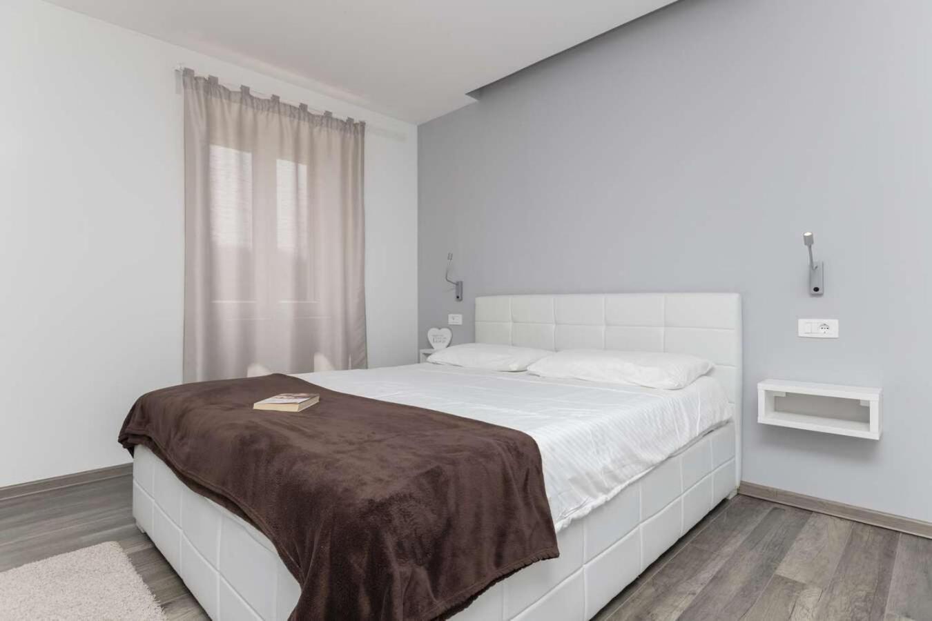 Villa Viscum In Central Istria For 8 Persons With Large Garden - Pet Friendly Pazin Exterior photo