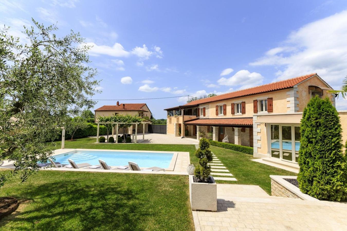 Villa Viscum In Central Istria For 8 Persons With Large Garden - Pet Friendly Pazin Exterior photo
