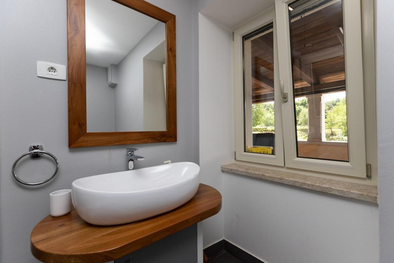 Villa Viscum In Central Istria For 8 Persons With Large Garden - Pet Friendly Pazin Exterior photo