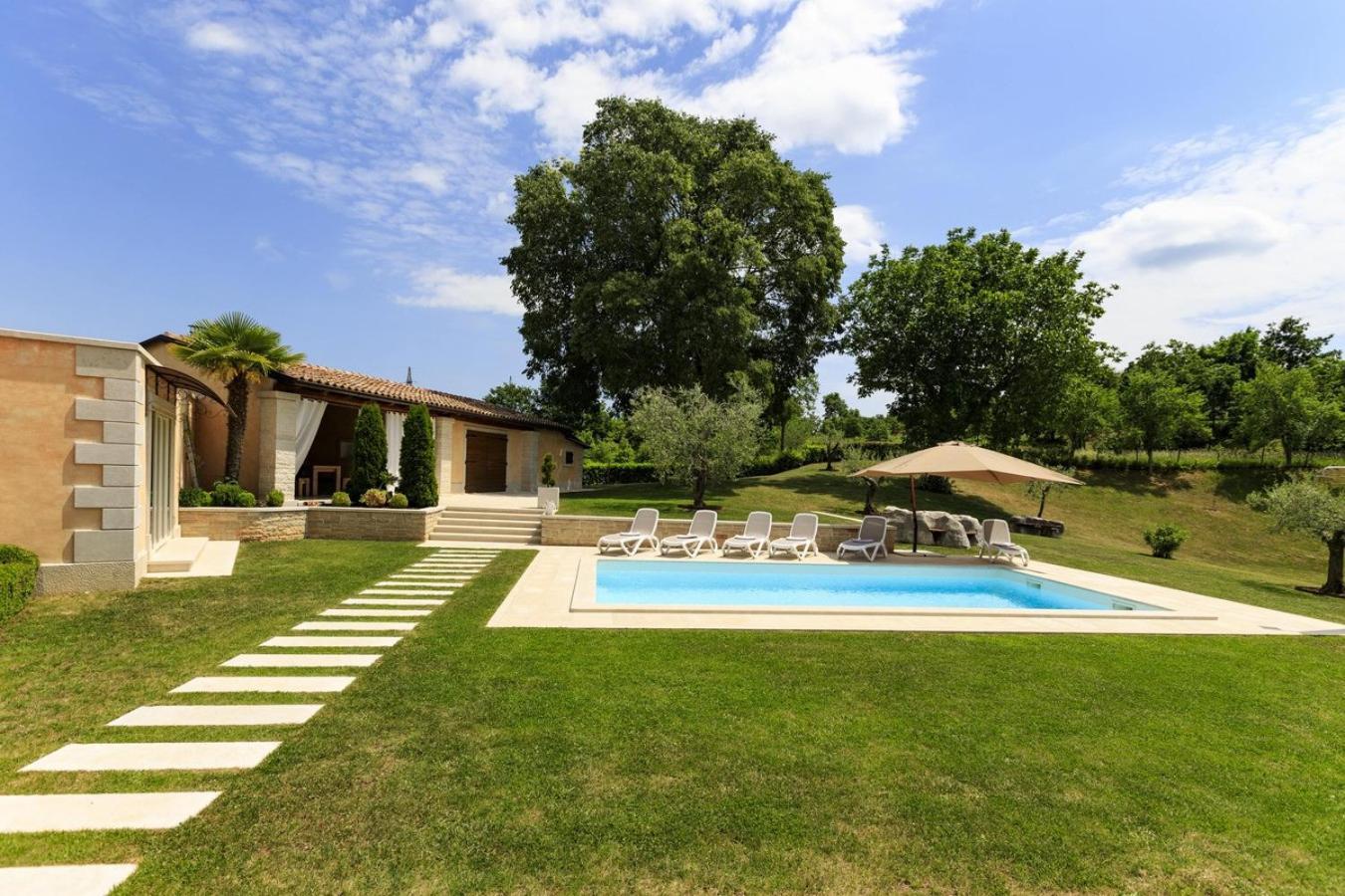 Villa Viscum In Central Istria For 8 Persons With Large Garden - Pet Friendly Pazin Exterior photo