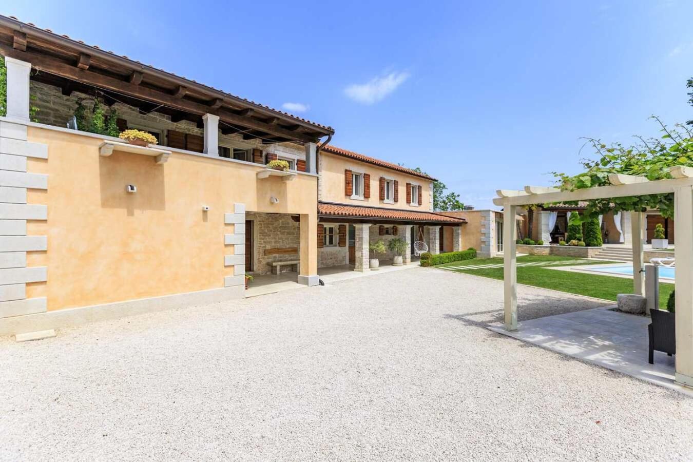 Villa Viscum In Central Istria For 8 Persons With Large Garden - Pet Friendly Pazin Exterior photo