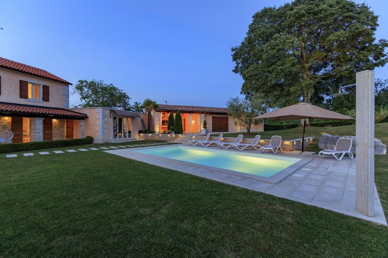 Villa Viscum In Central Istria For 8 Persons With Large Garden - Pet Friendly Pazin Exterior photo