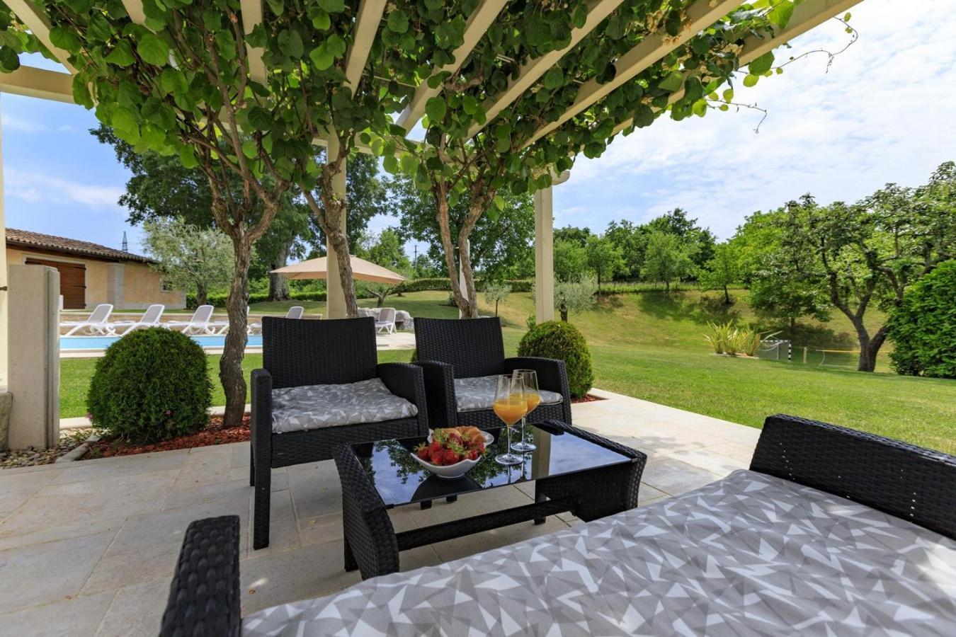 Villa Viscum In Central Istria For 8 Persons With Large Garden - Pet Friendly Pazin Exterior photo