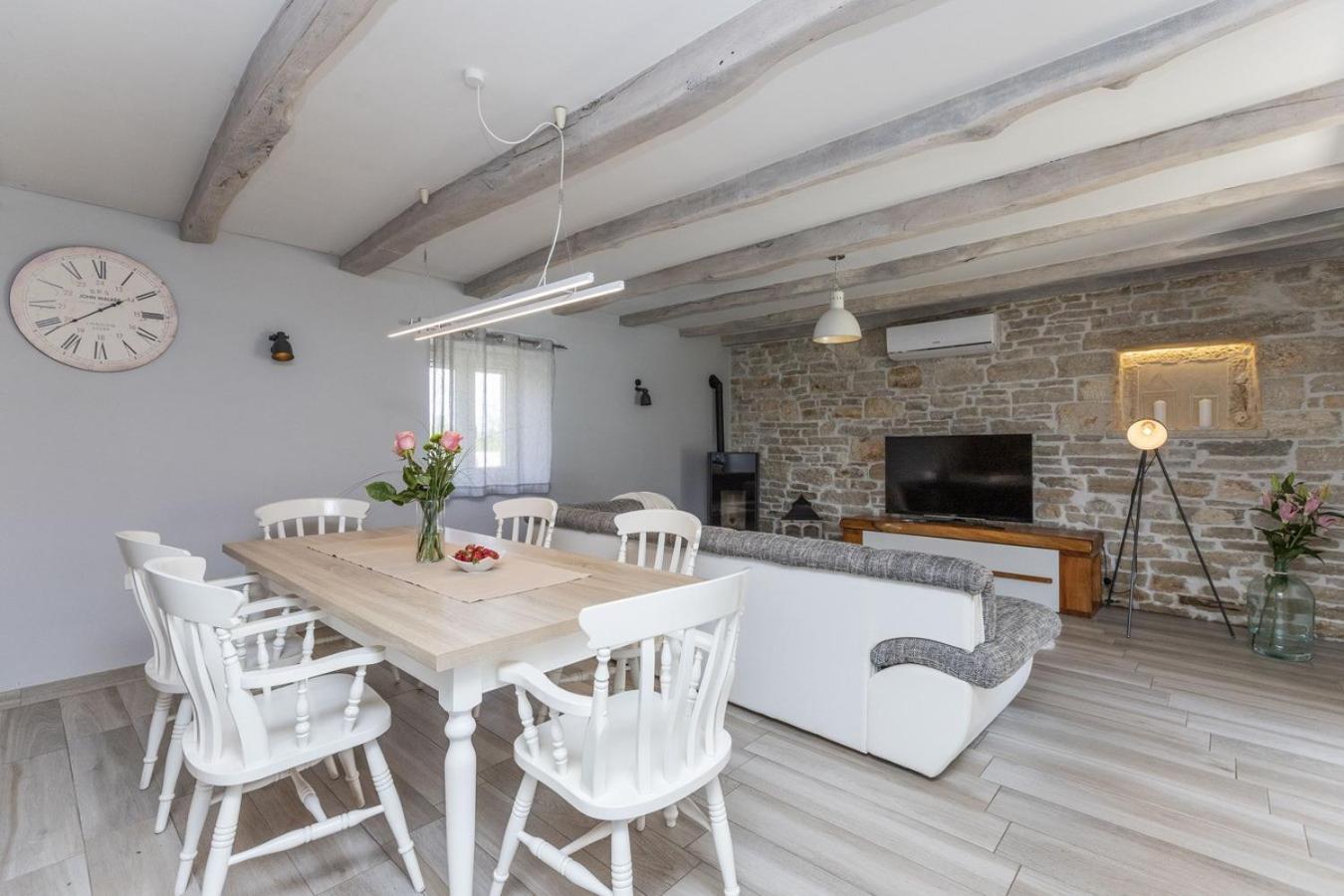 Villa Viscum In Central Istria For 8 Persons With Large Garden - Pet Friendly Pazin Exterior photo