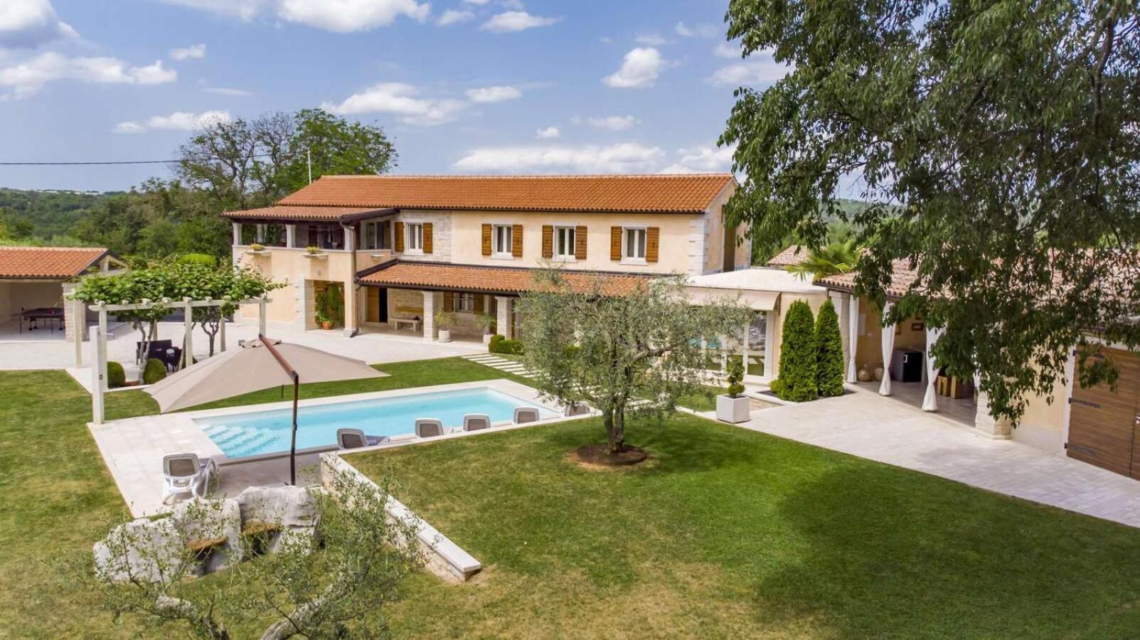 Villa Viscum In Central Istria For 8 Persons With Large Garden - Pet Friendly Pazin Exterior photo